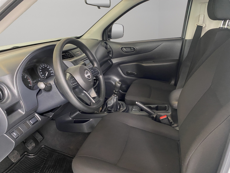 Nissan Comerciales NP300 2 pts. Pick-Up, Cab. Sencilla, TM6, a/ac. 2024